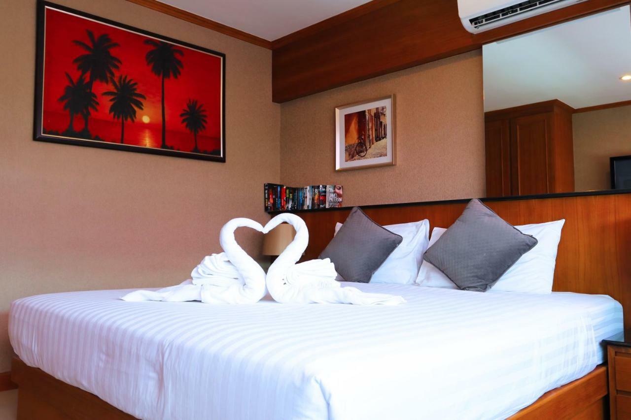 Alexander Hotel Patong Exterior photo