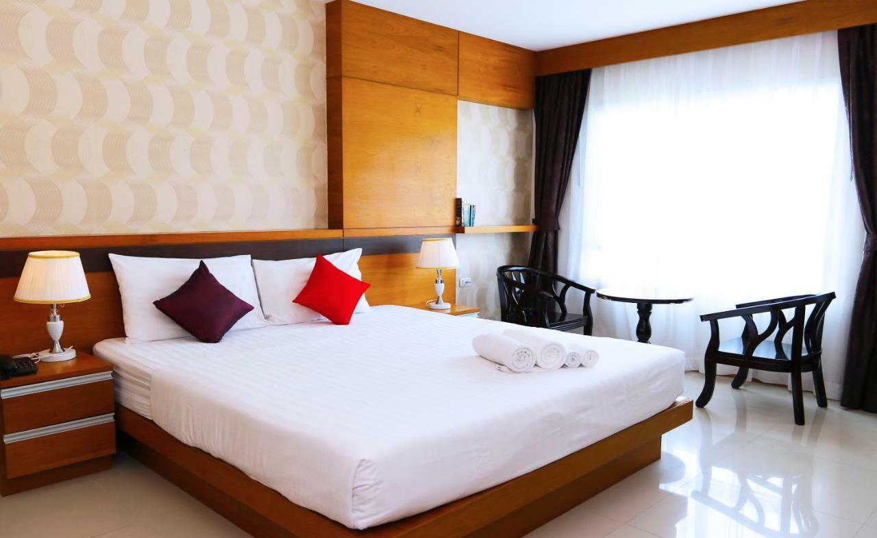 Alexander Hotel Patong Exterior photo