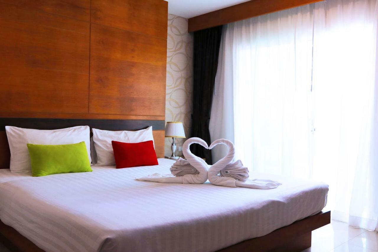 Alexander Hotel Patong Exterior photo